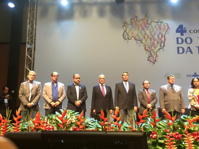 Vagner Freitas (terceiro da esquerda para direita) durante abertura da conferência da saúde (Reprodução)