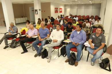 Militância organizada fortalece luta nas ruas e nas redes - Foto: Roberto Parizotti