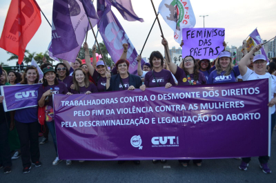 Mulheres CUTistas na Marcha das Mulheres do Mundo em Florianópolis, SC.