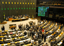 Pressão da CUT e centrais barra votação da Carteira Verde Amarela no Congresso