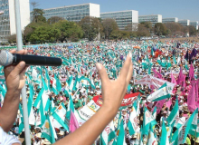 Margaridas em marcha por democracia, justiça, igualdade e livre de violência