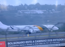 Bolsonaro praticamente foge do Brasil e viaja aos EUA sem anúncio oficial