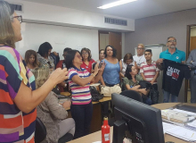 DF: Professores aposentados ocupam Secretaria de Educação