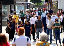 Renda de trabalhador caiu 6,9% e dividendos de acionistas subiram 24% em 2022