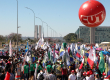 Luta continua: contra reforma, estudantes e trabalhadores marcham em Brasília