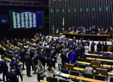 Câmara aprova PEC da reforma tributária em dois turnos. Texto vai ao Senado