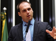 CNTE quer cassação de Eduardo Bolsonaro por ter comparado professor a traficante